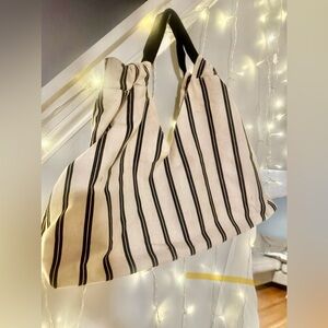 Chic Striped Cloth Bag: Stylish Companion for Beach Days and Travel Adventures